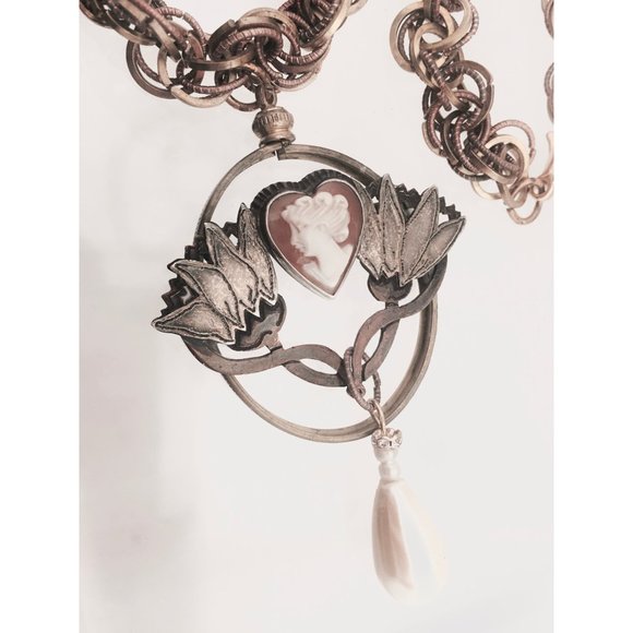 SUGAR GAY ISBER JEWELRY NECKLACE Cameo Heart Gorgeous - Picture 1 of 8